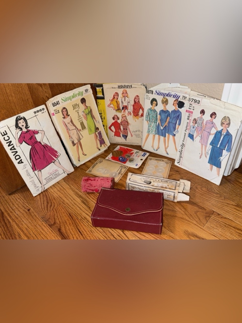 VINTAGE Sewing Lot 5
Patterns Buttons Sewing Awl Harday Sewing Kit
Set Of 2 USA